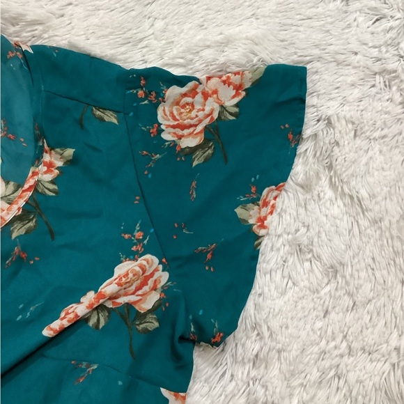 Torrid flutter sleeve scoop neck with pleats Woman’s size 00 M/L 10 - Picture 9 of 11